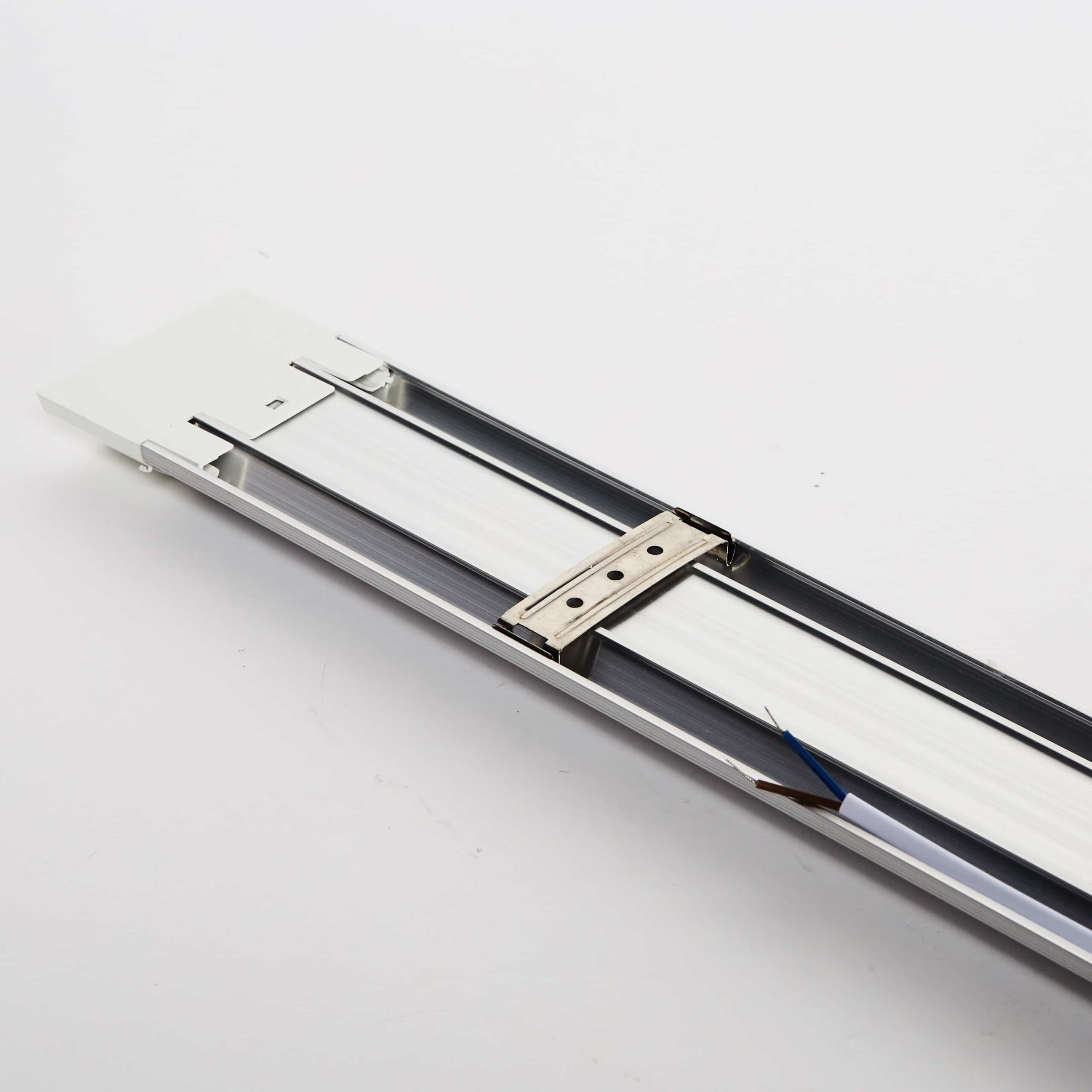 Batten-36W-4000K-achter-scaled-1